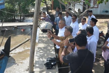 Gubri Bersama Deputi Kementrian Kelautan & Perikanan RI Tinjau Pelabuhan Tempat Pelelangan Ikan (TPI